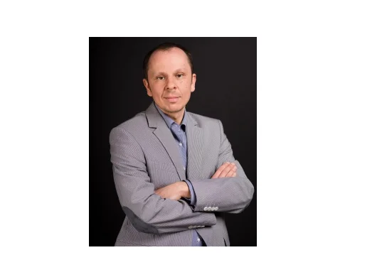 dr Mateusz Królikowski